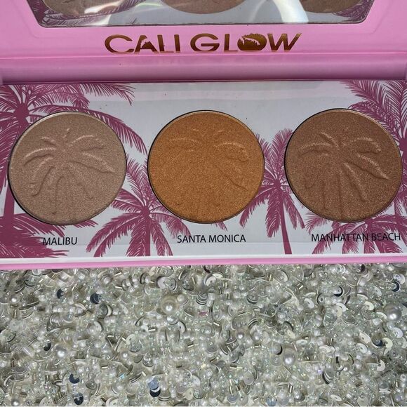 Beauty Creations a Cali Glow contour bronzer and highlight palette - Picture 5 of 5